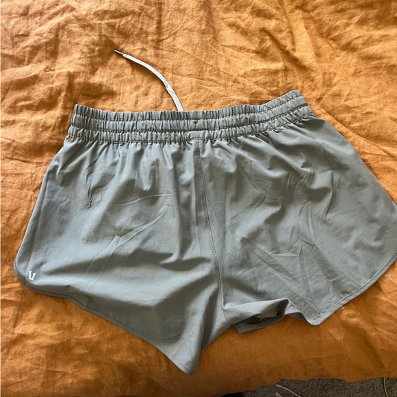 Vuori Clementine 2.0 shorts, 4” - Picture 2 of 2